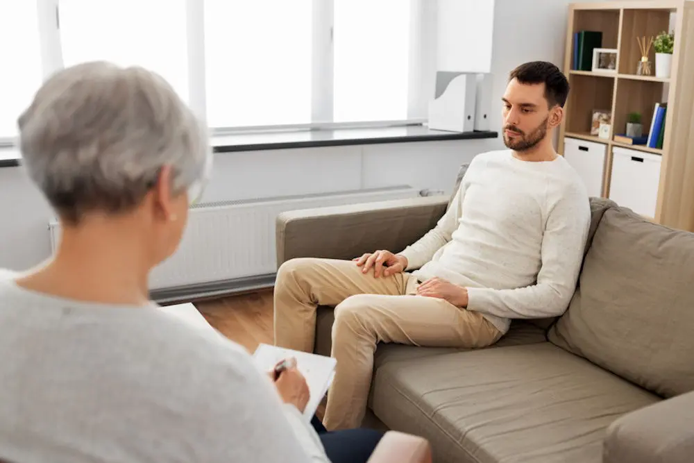 cbd-addiction man discussing the effects of CBD concentrate with a female therapist
